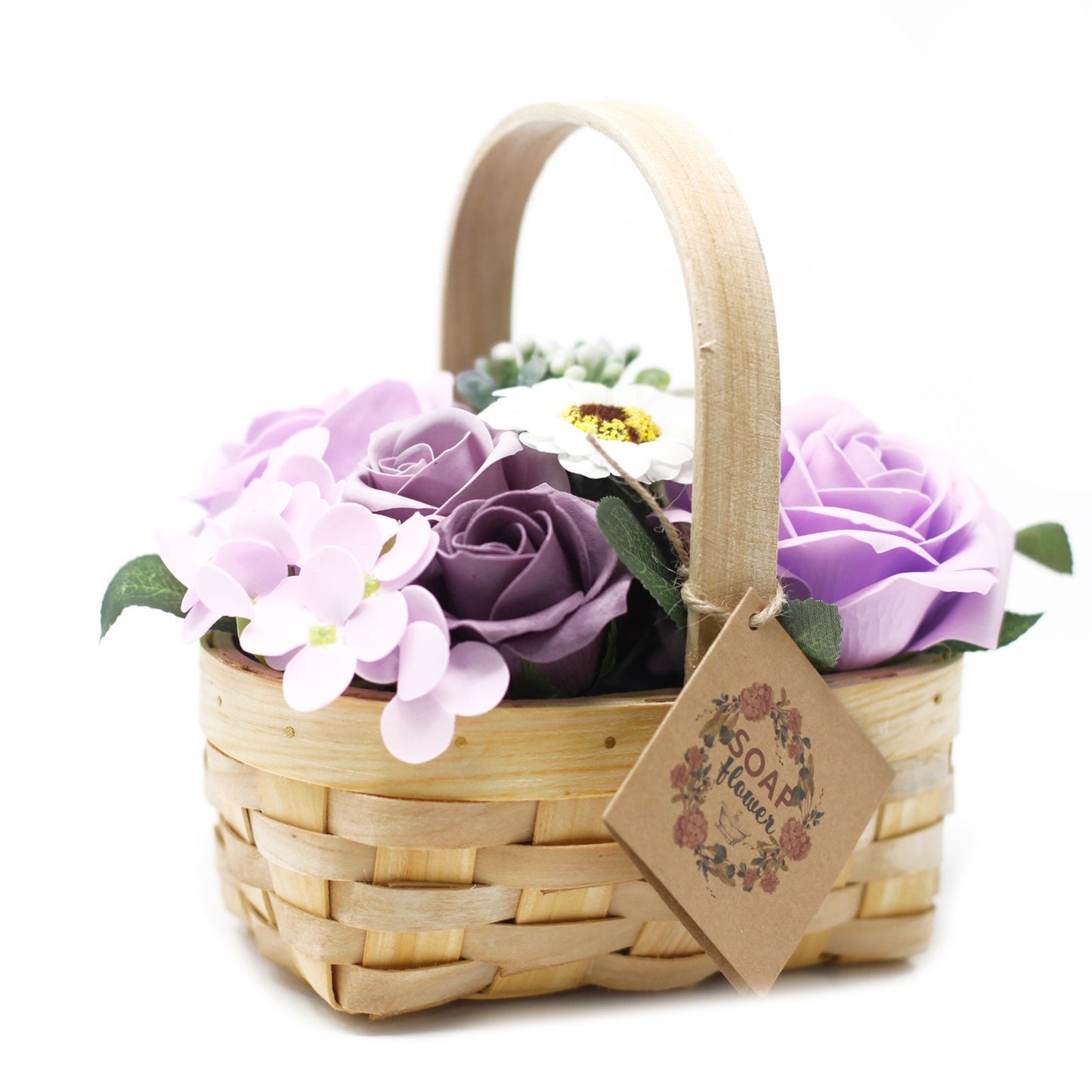 Lilafarbenes Seifenblumen-Bouquet im Weidenkorb – Medium