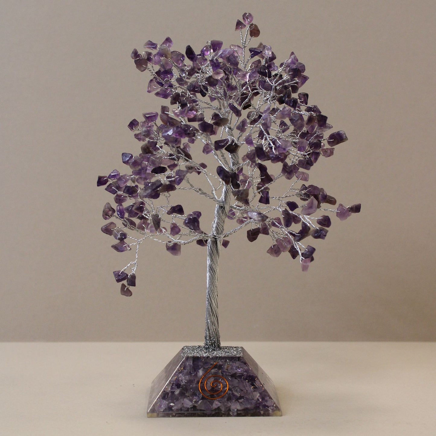 Orgonit-Pyramide mit Amethyst-Kristallbaum – 320 echte Steine