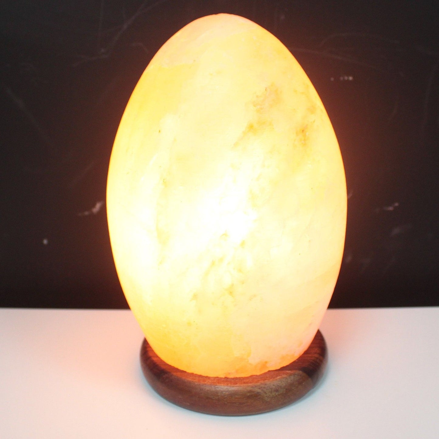 Salzkristall-Lampe Eiform - Natürliches Himalaya-Salz auf Holzständer