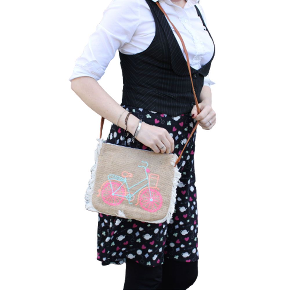 Handbestickte Jute Shopper mit Fransen – Sommerliches Kunsthandwerk