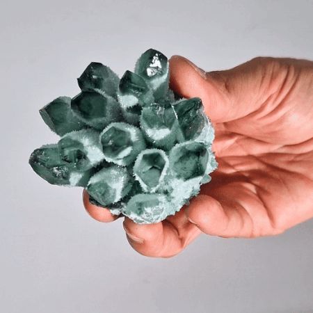Handgefertigter Grüner Geisterquarz-Cluster – Einzigartiges Naturkunstwerk