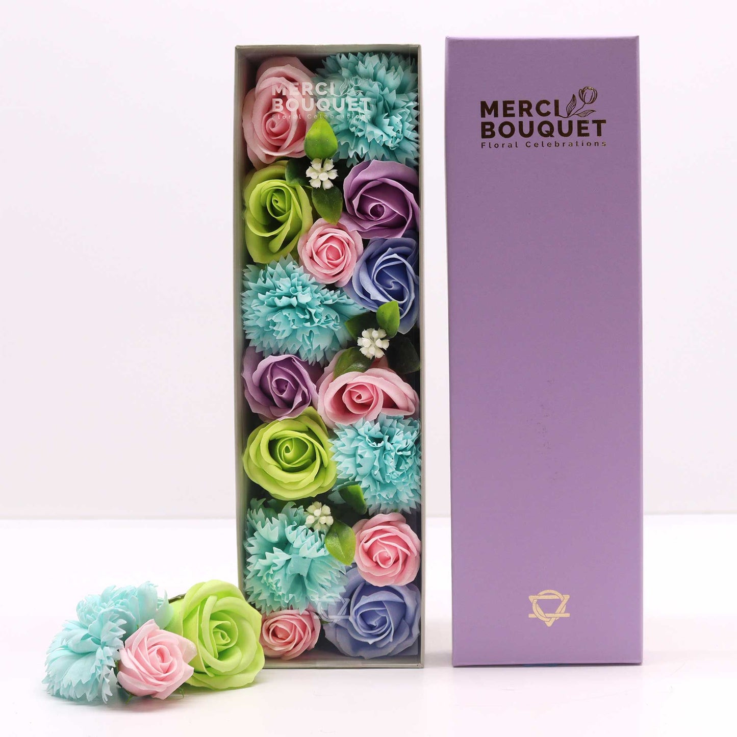Geschenkbox 'Kleiner Segen' in Blau mit filigranen Seifenblumen