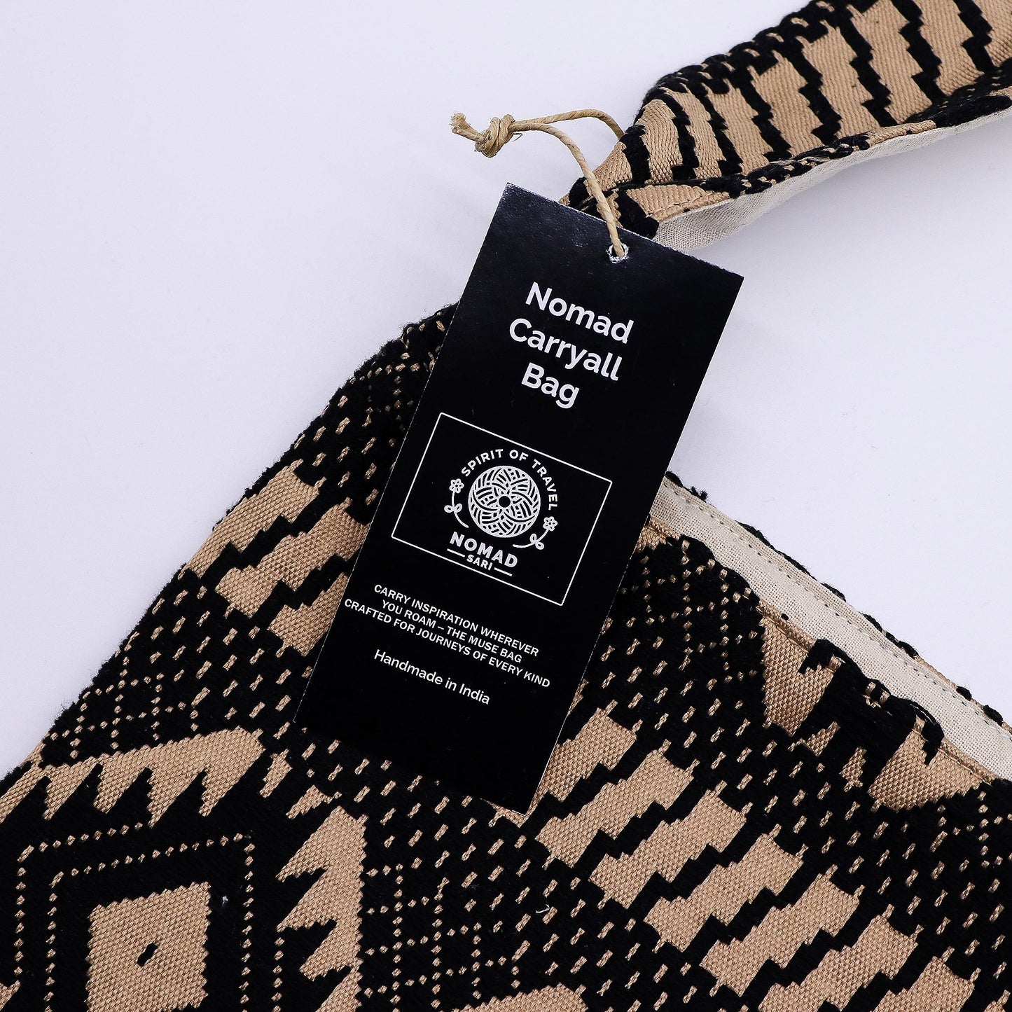 Desert Loom Nomad Carryall – Gewebte Schultertasche in Erdtönen