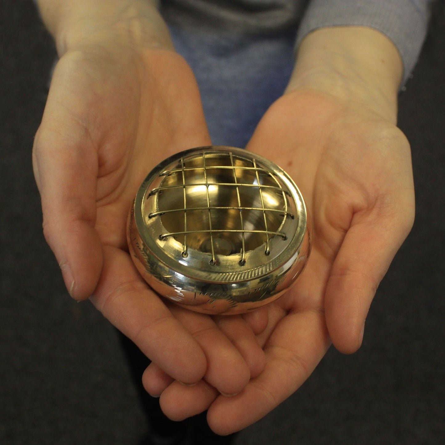 Traditionelles Räuchergefäß aus Messing mit Siebdeckel – Für Räucherkohle & Harze