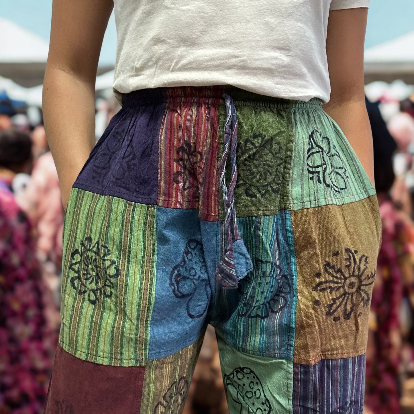 Mushroom Pants – Handgefertigte Hosen mit Pilz-Blockdruck in Naturgrün