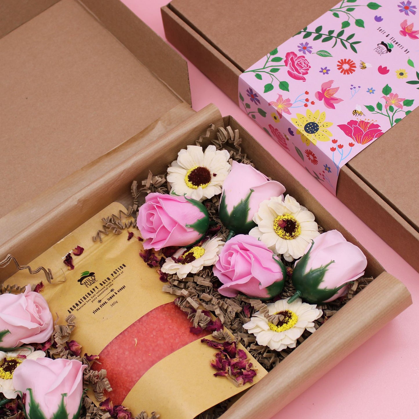 Flora Passion – Verwöhnset mit Blütensalz und Seifenrosen
