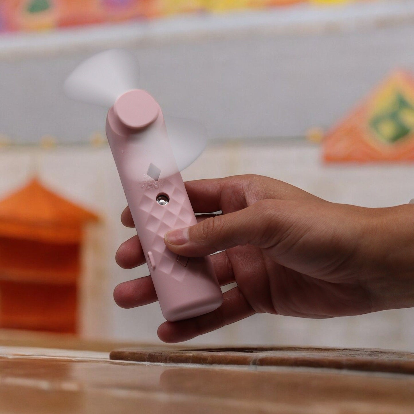 Pink Nano-Mist-Ventilator – Tragbare Erfrischung mit Hydrationseffekt