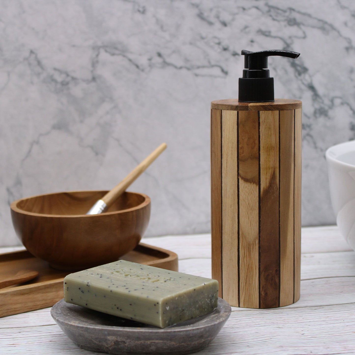 Seifenspender Rund aus Teakholz – Handgefertigtes Naturdesign