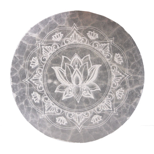 Selenit Ladeplatte 'Lotus Mandala' – Handgeschnitzt, 10 cm