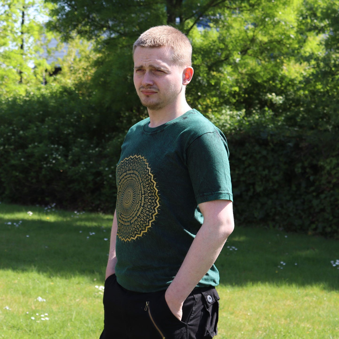 Mandala T-Shirt in Vintage-Grün | Doppelt stone-gewaschen & fair gefertigt