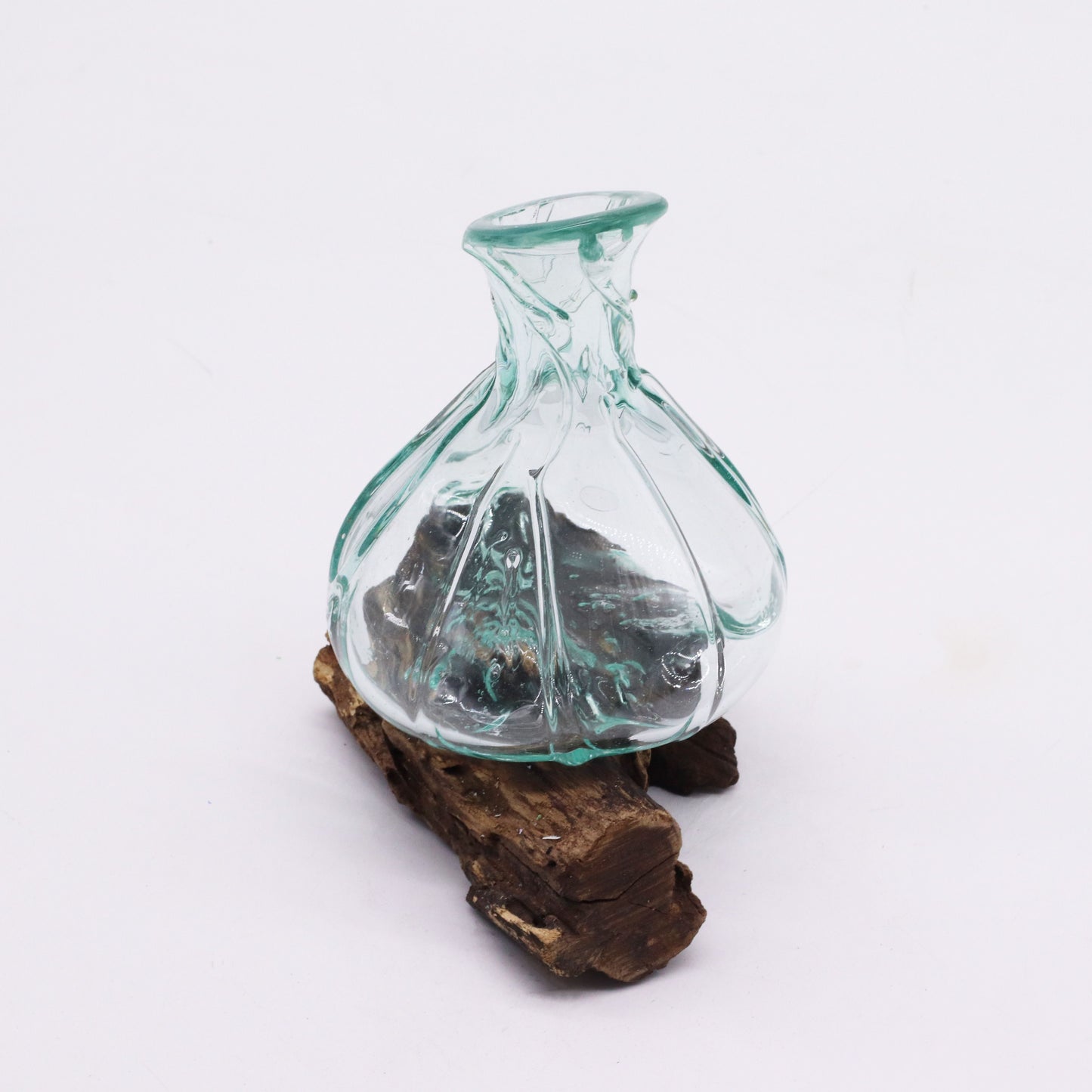 Skulpturaler Mini-Dekanter aus handgeblasenem Glas auf Holz