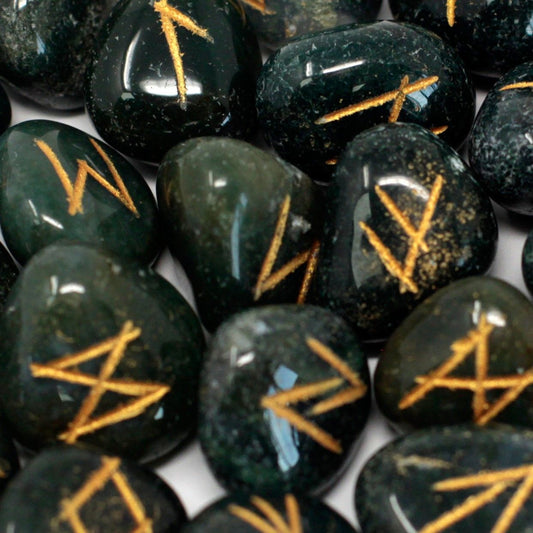 Runenset aus Bloodstone (25 Steine) – Handgravierte Orakelsteine mit Baumwollbeutel