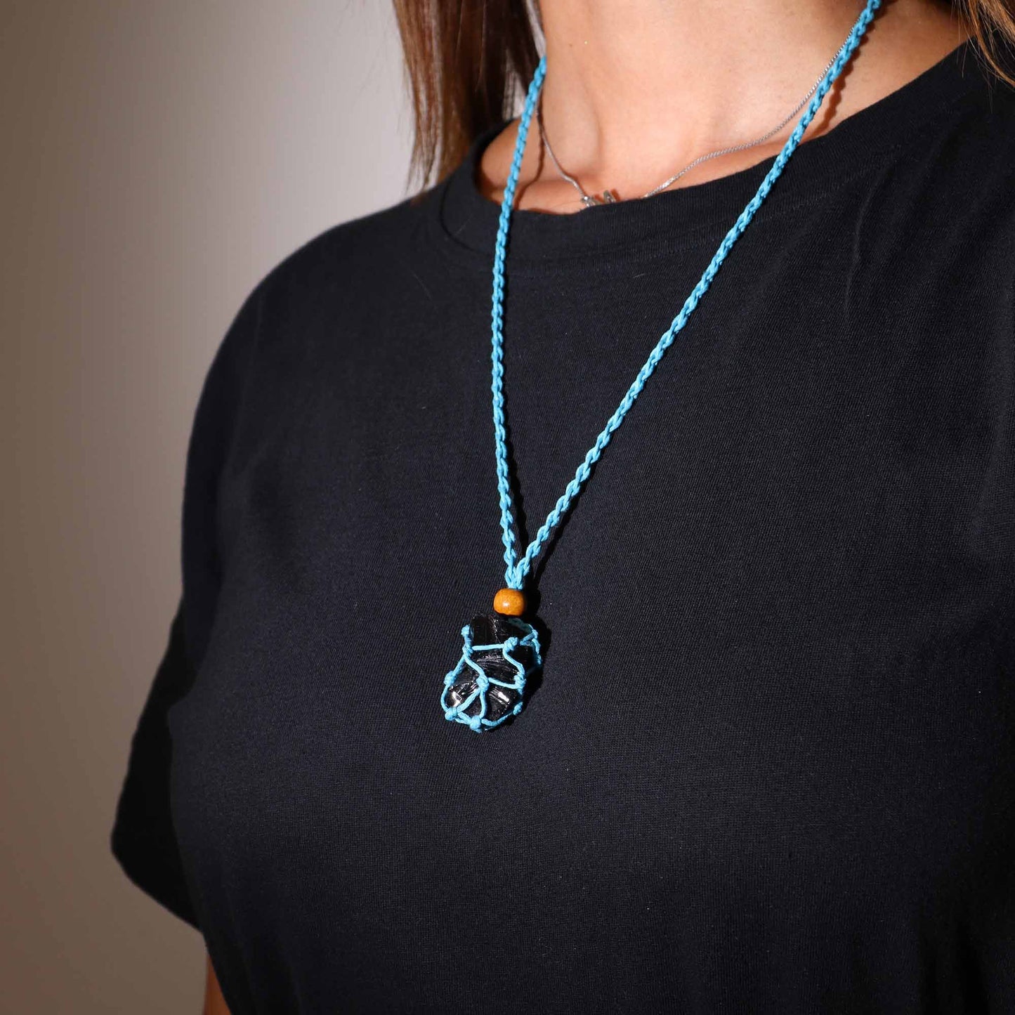 Makramee-Halsband aus blauer Wachsbaumwolle mit Holzperle – Verstellbar für Edelsteine