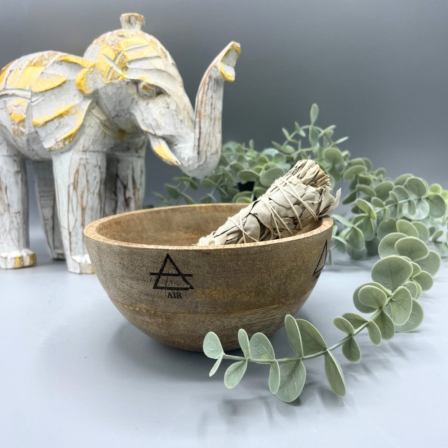 Ritualschale Vier Elemente aus Mangoholz - Handgeschnitzt für Räucherungen