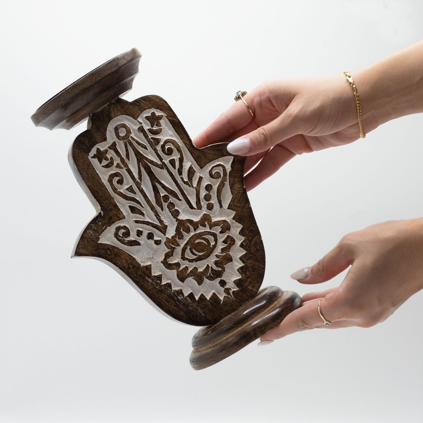 Kerzenständer Hamsa-Hand – Handgeschnitzt aus Mangoholz, 25 x 18 cm