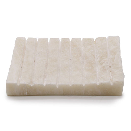 Seifenschale aus geriffeltem Weißem Onyx – Handgefertigtes Naturstein-Accessoire