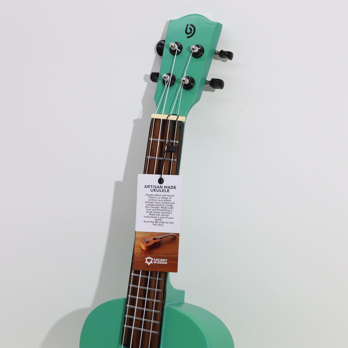 Ukulele in Sonnenstrahl-Blau – Handgefertigt aus Sonokeling-Holz mit Tragetasche