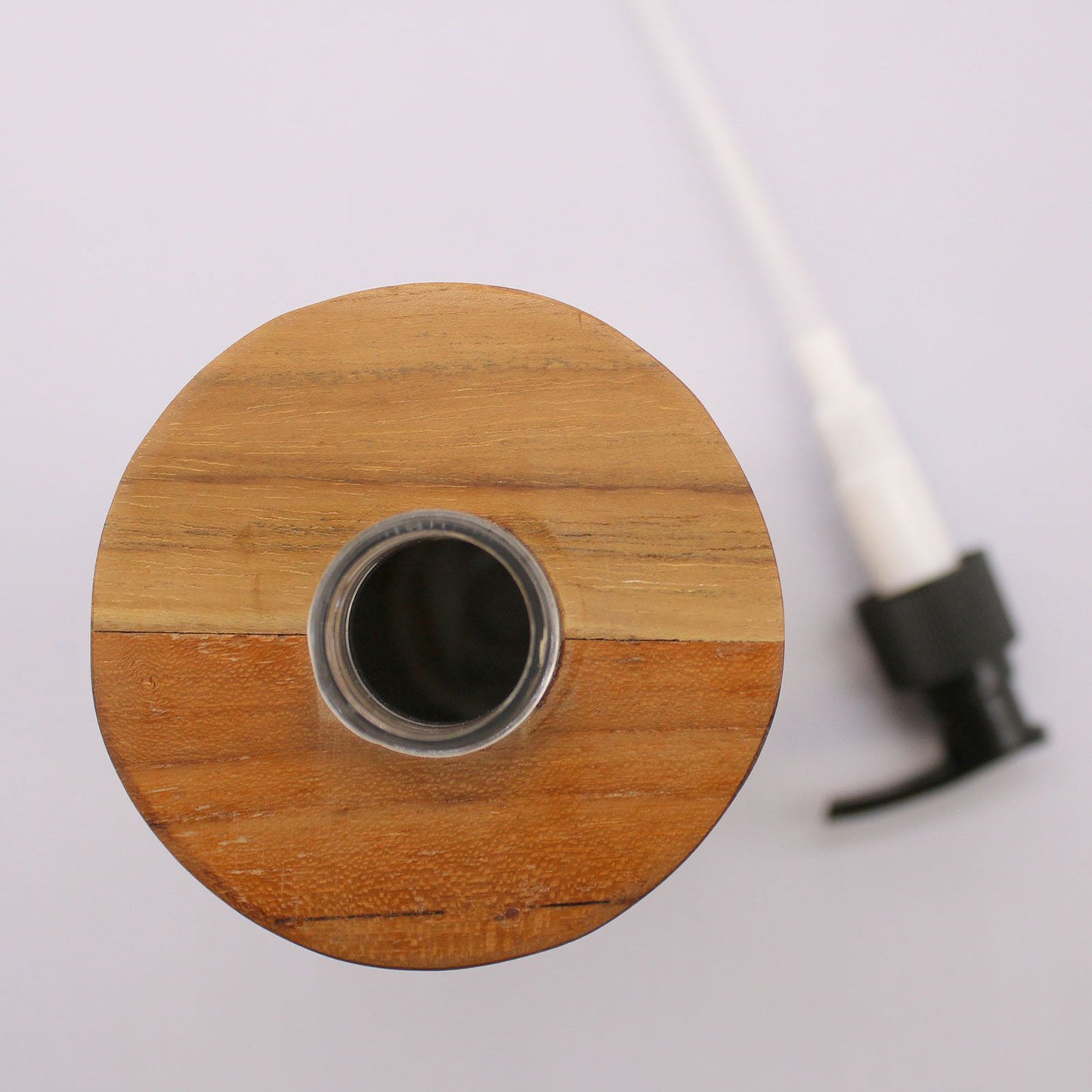 Seifenspender Rund aus Teakholz – Handgefertigtes Naturdesign
