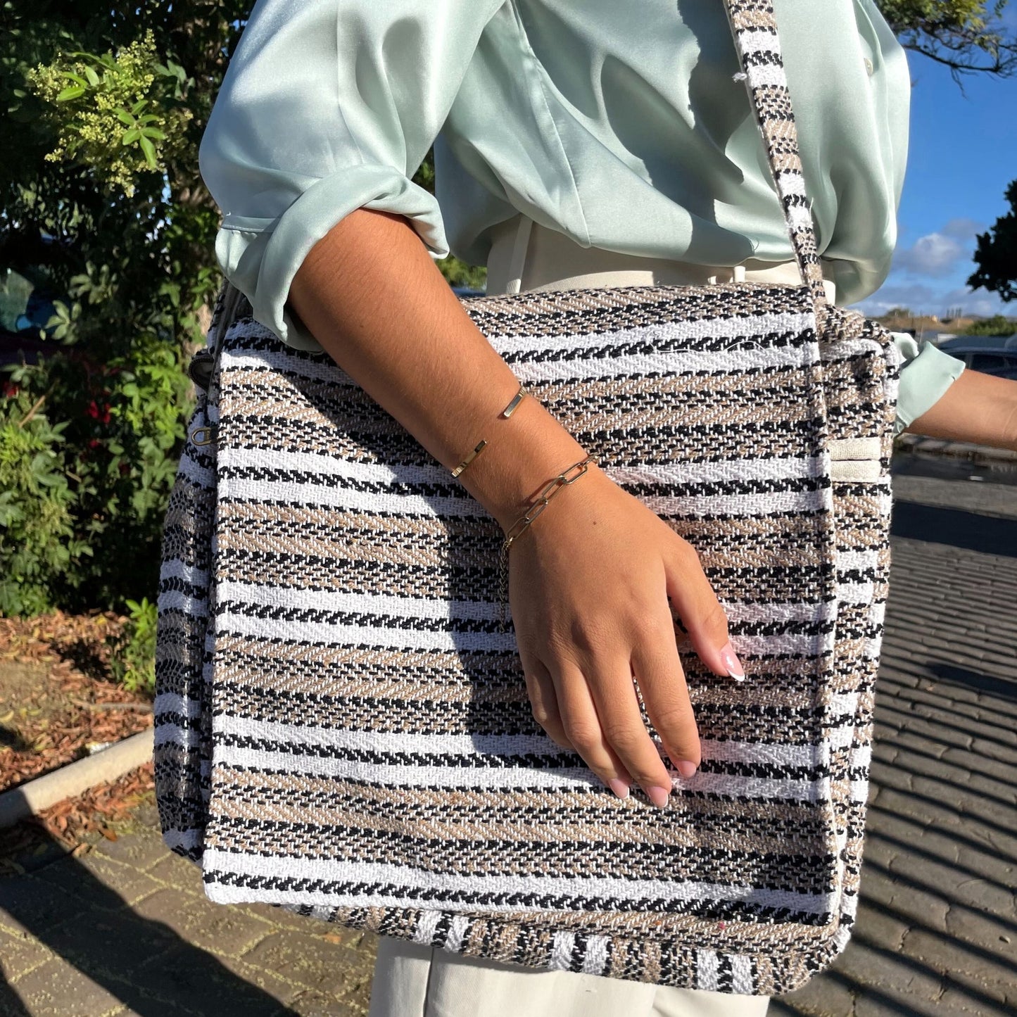Laptoptasche aus Baumwolle mit Banjara-Muster – Zartcreme & Grau