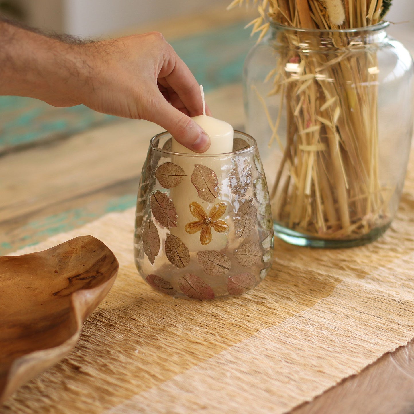 Primavera Kerzenhalter Vase – Echte Blüten in recyceltem Glas