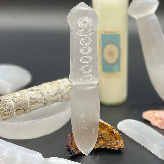 Selenit Ritualmesser – Symbolischer Energieleiter für Klarheit und Transformation