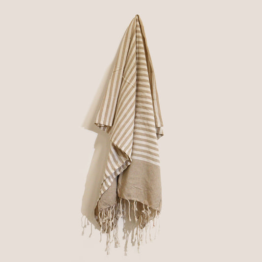 Handgewebter Baumwoll-Pareo 100x180 cm in Warm Sand – Multifunktionsdecke