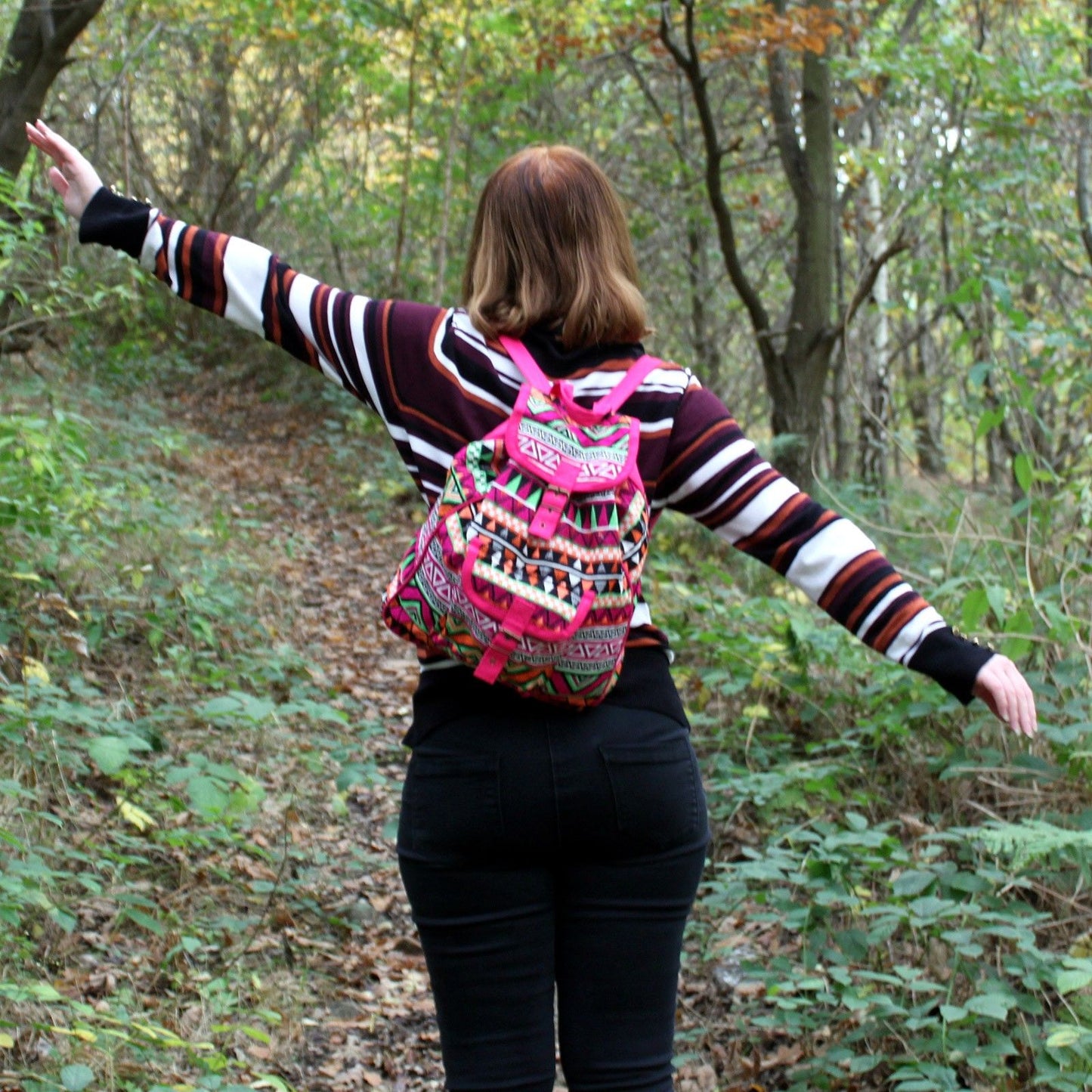 Jacquard Rucksack in Pink – Ethnisches Design für urbane Abenteuer