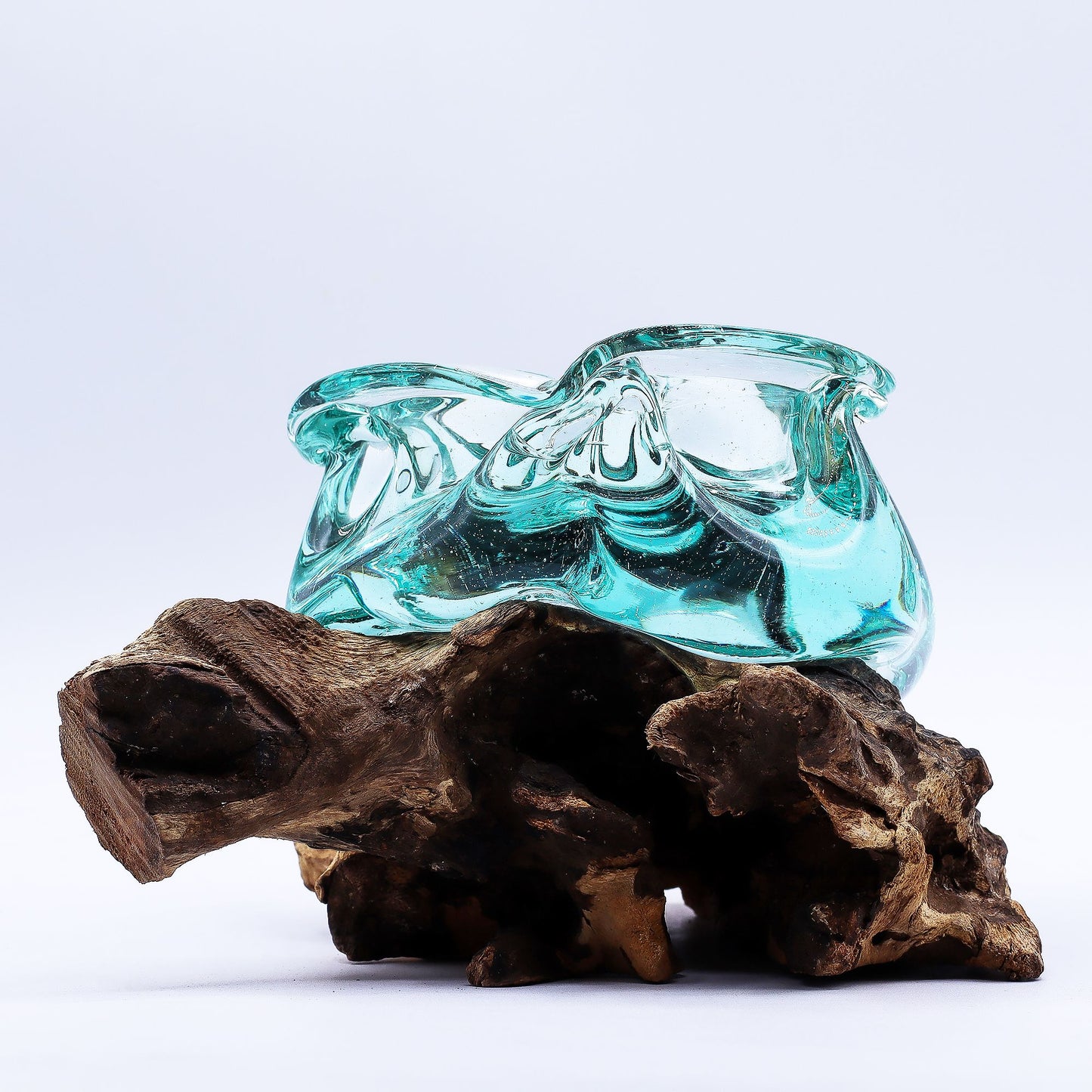 Skulpturaler Aschenbecher & Kerzenhalter aus geschmolzenem Glas auf Massivholz