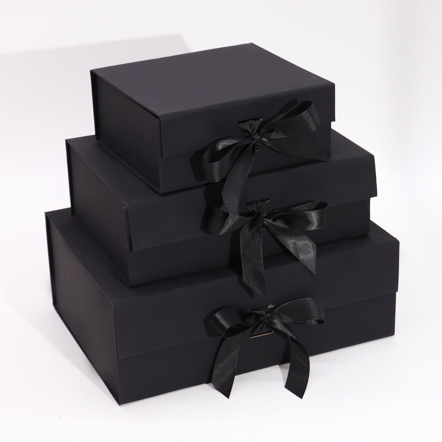 Faltbare Geschenkbox in Schwarz mit integrierter Schleife – Elegant & platzsparend