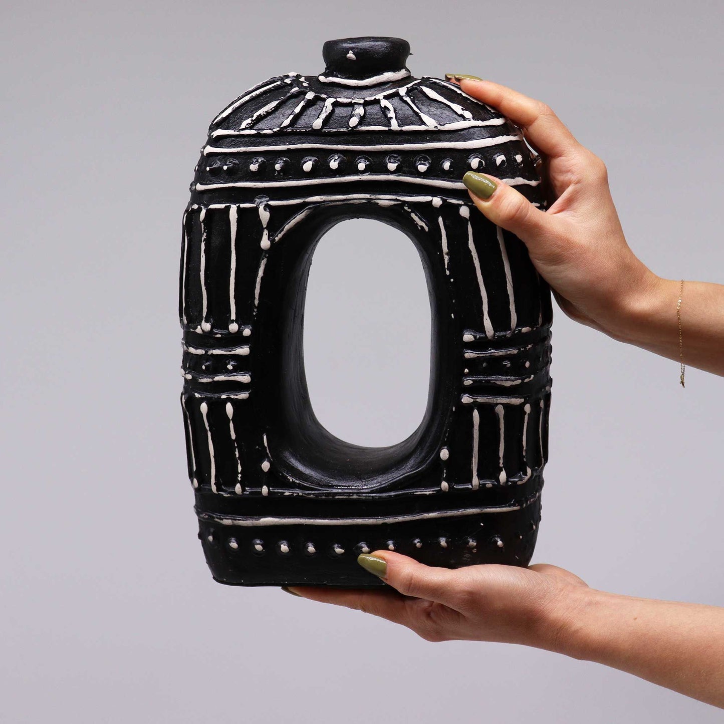 Oval Vase 'Donut' in Schokoladen-Optik – Handbemalte Keramikvase 30 cm