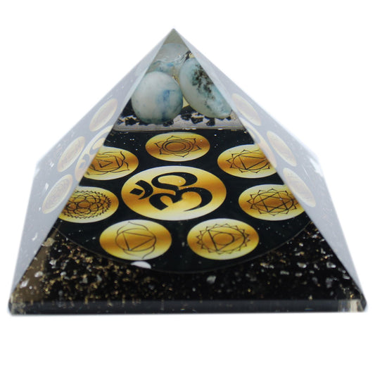 Orgonit-Pyramide 'Midnight Om Chakra' - 9 cm Handarbeit