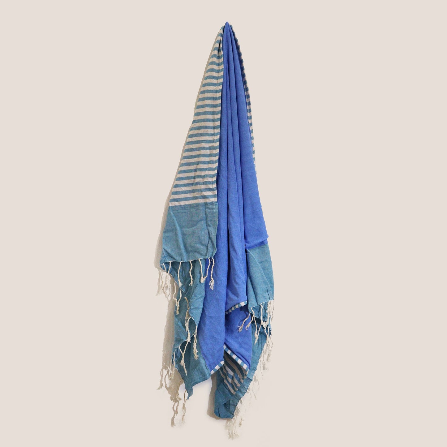 Luxus-Pareo Handtuch 'Meeresrauschen' in Himmelblau – Handgefertigt, 100 x 180 cm