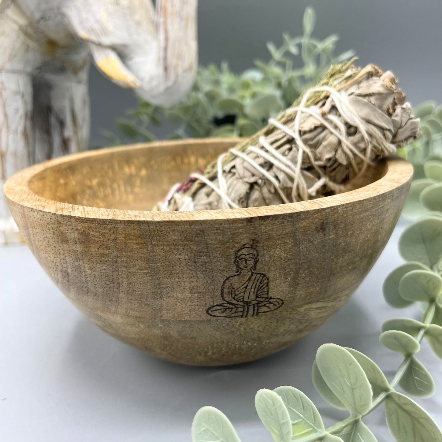 Ritualschale Buddha – Handgeschnitzt aus Mangoholz, 14 cm