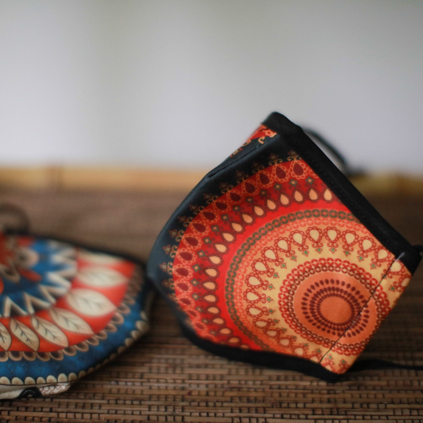 Gesichtsmaske 'Orange Mandala' – Atmungsaktiv & stylisch für Erwachsene
