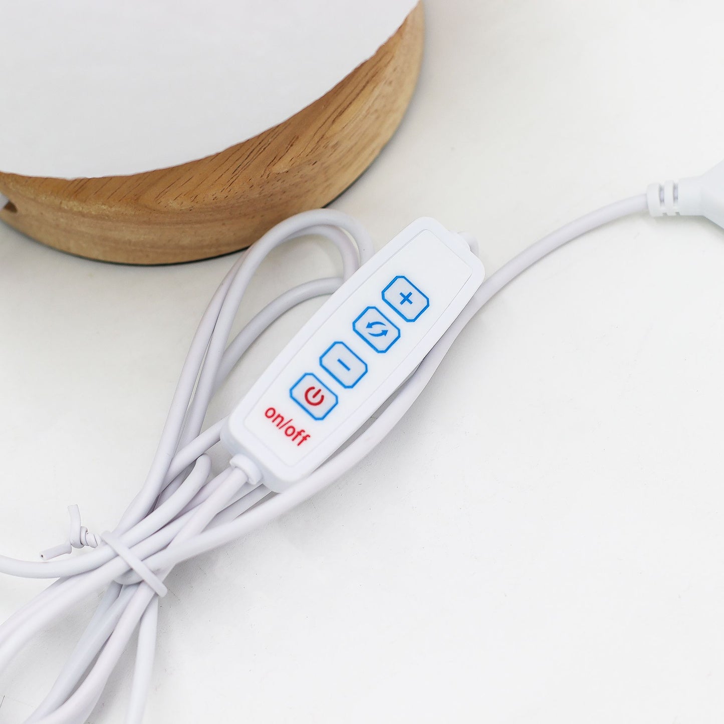 New Wave Moon – USB-Tischleuchte mit 3-stufiger Helligkeitssteuerung