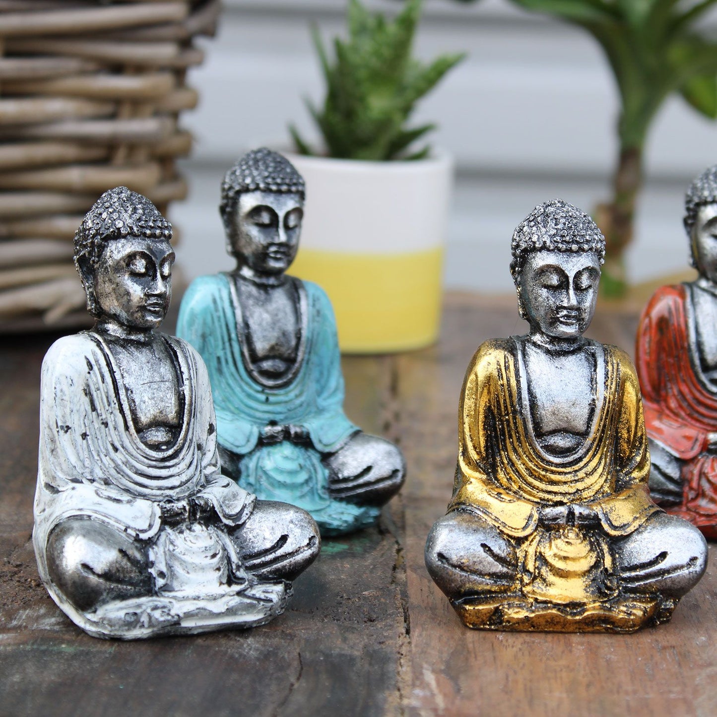 Set mit 6 Mini-Buddha-Figuren in Silber - Handbemaltes Sammelset aus Bali