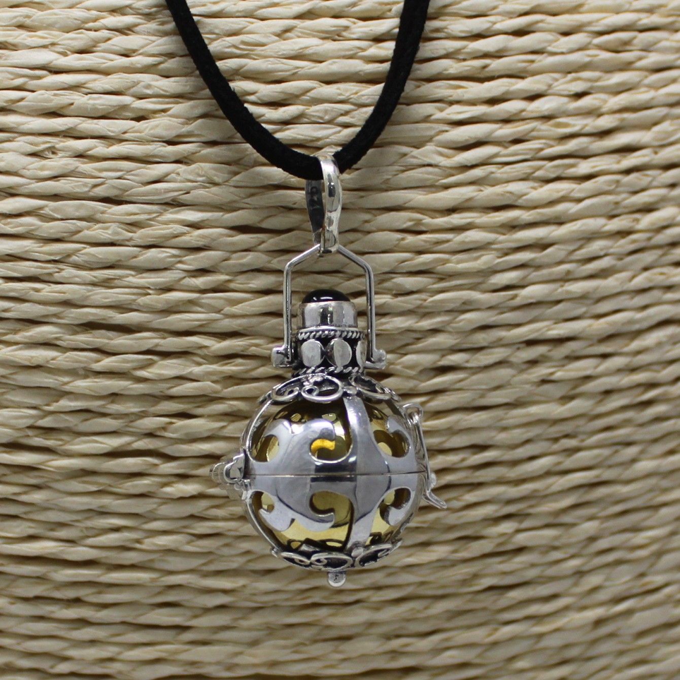 Engelsglocke Träume – Handgefertigter 925er Silber-Talisman aus Bali