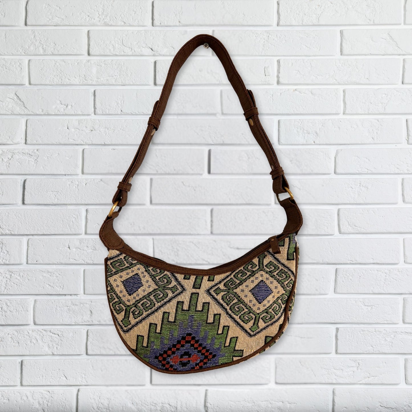Hobo Tasche in Geo-Grün mit braunem Trageriemen – Handgewebter Baumwoll-Jacquard
