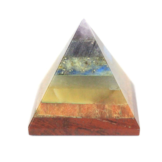 Handgefertigte Edelstein-Pyramide für die Chakren – 7 Farben, 30-35 mm