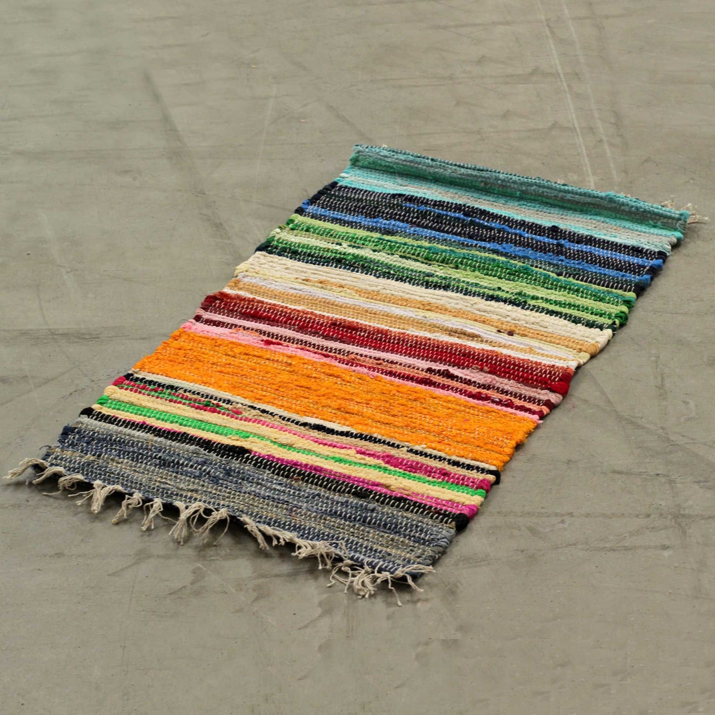 Handgewebter Regenbogen-Flickenteppich – 150 x 90 cm in Baumwolle