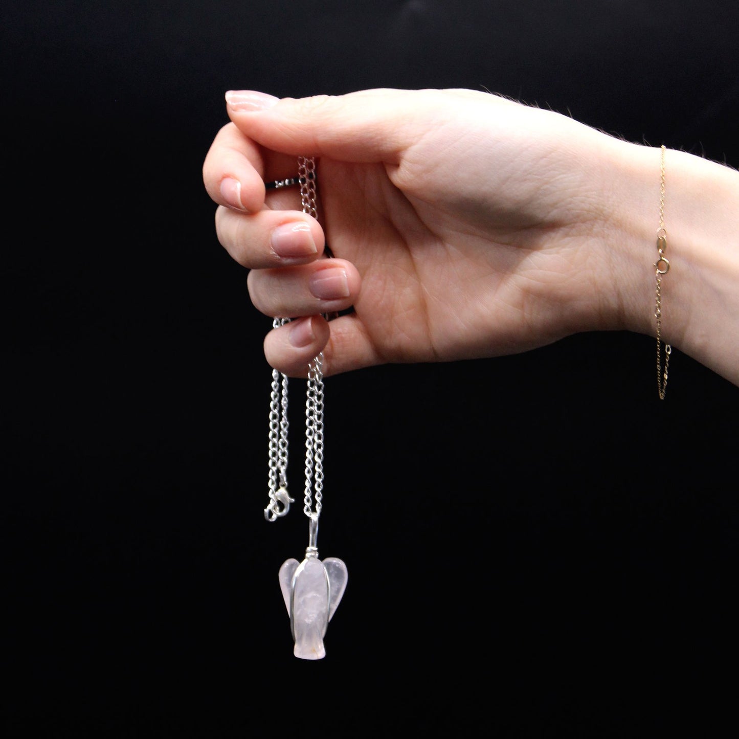 Handgefertigter Schutzengel-Anhänger aus echtem Rosenquarz mit Kette