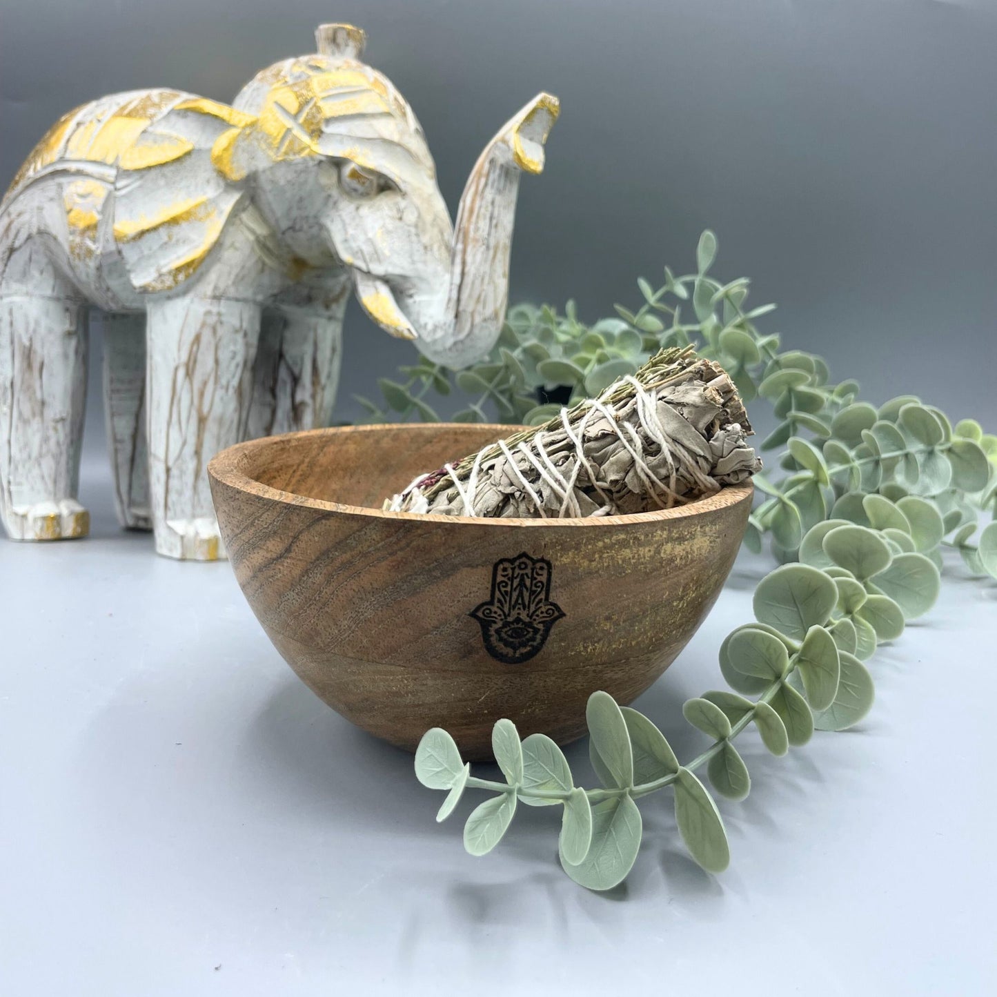 Räucherschale 'Hamsa Hand' aus Mangoholz – 14 x 7 cm