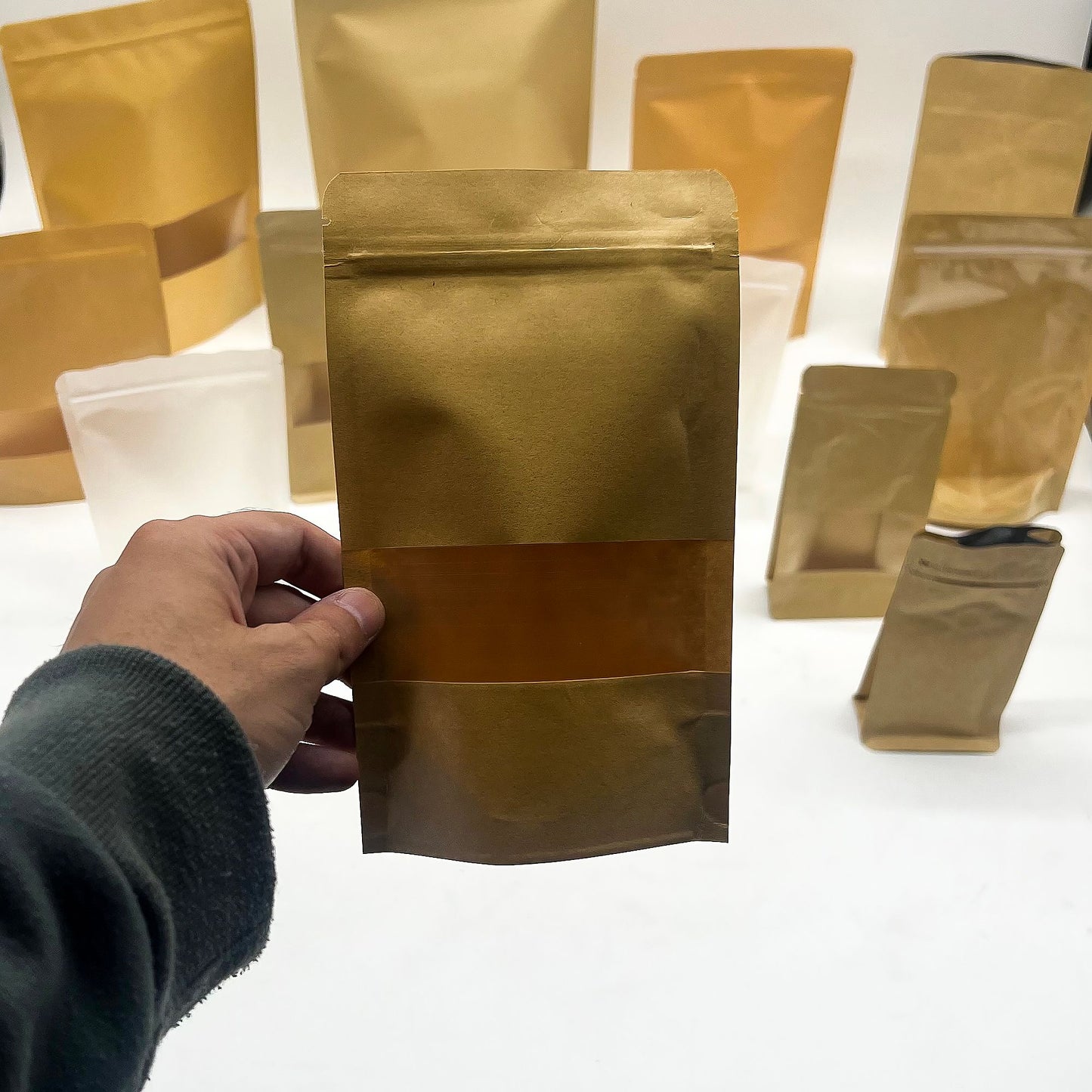 10 Kraftpapier-Sichtfensterbeutel mit Griffverschluss (12x20 cm)