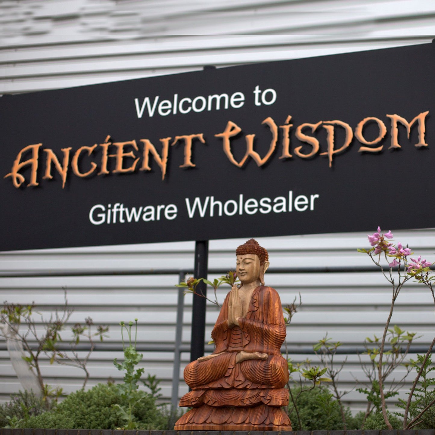 Willkommender Buddha aus Suarholz - Handgeschnitztes Unikat 80 cm