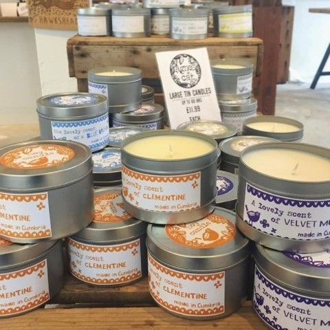 Sojawachs-Duftkerze 'Vintage Gardenia' in Zinndose – Geschenkbox