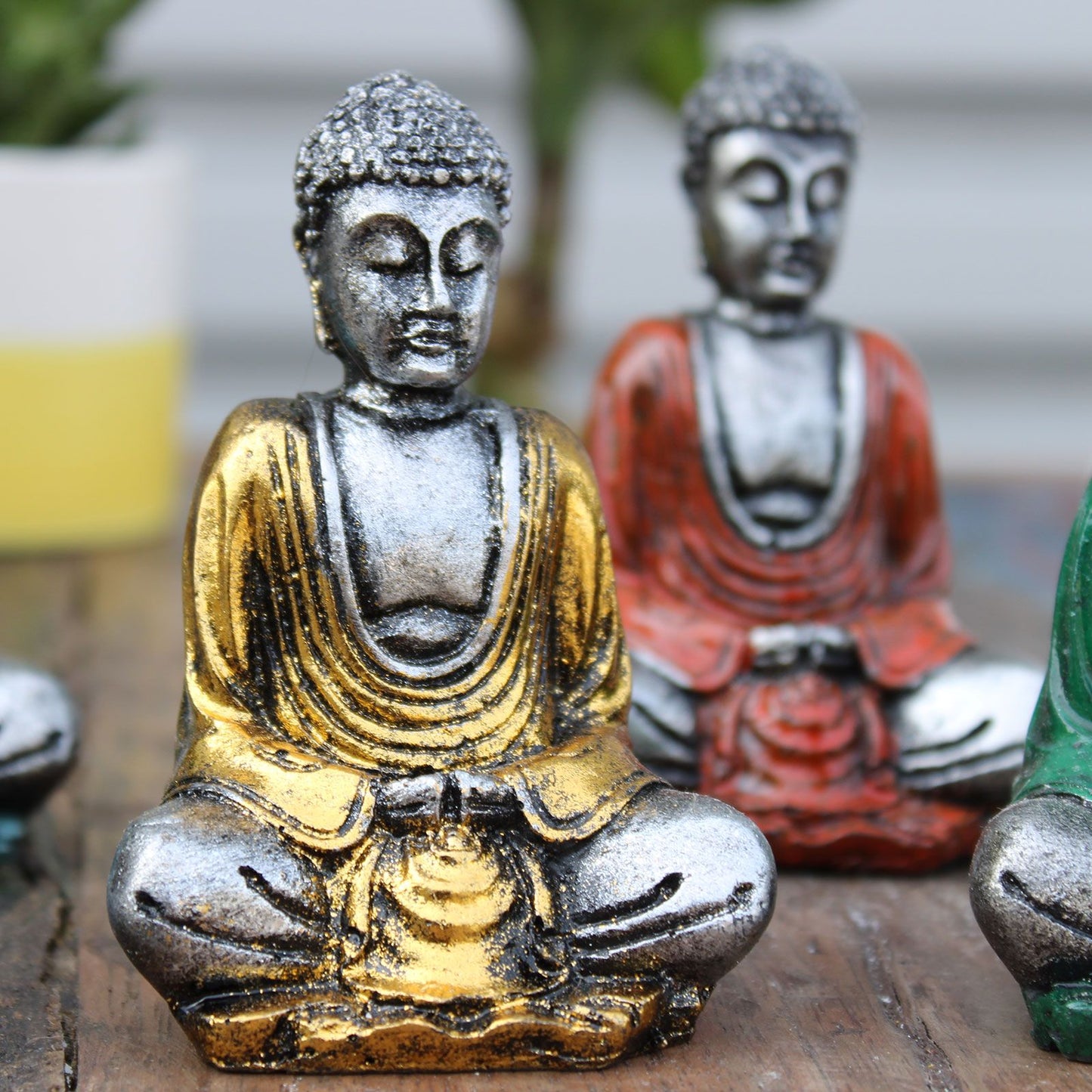 Set mit 6 Mini-Buddha-Figuren in Silber - Handbemaltes Sammelset aus Bali