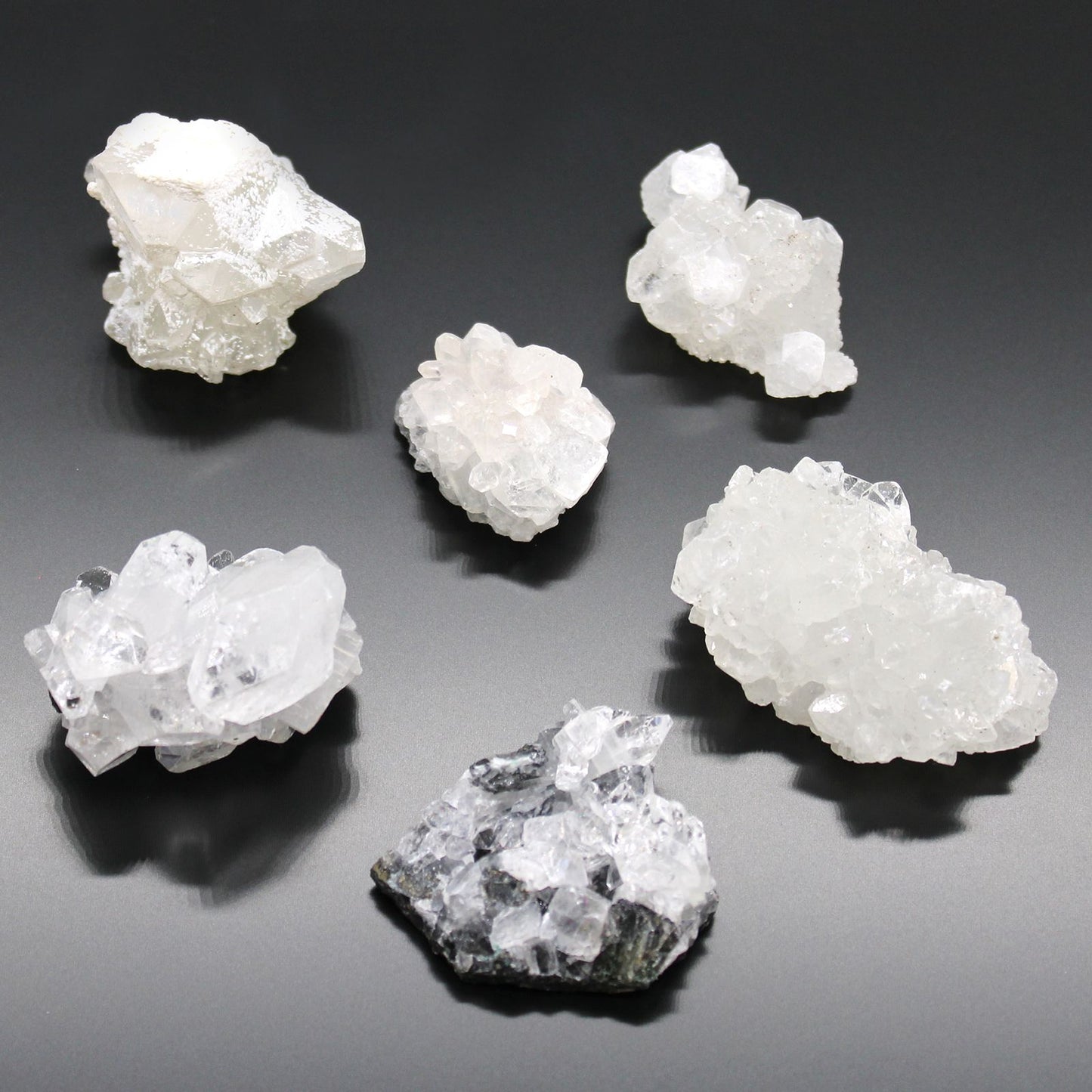 Set mit 6 weißen Apophyllit-Clustern 20-30mm - Naturbelassene Sammlersteine