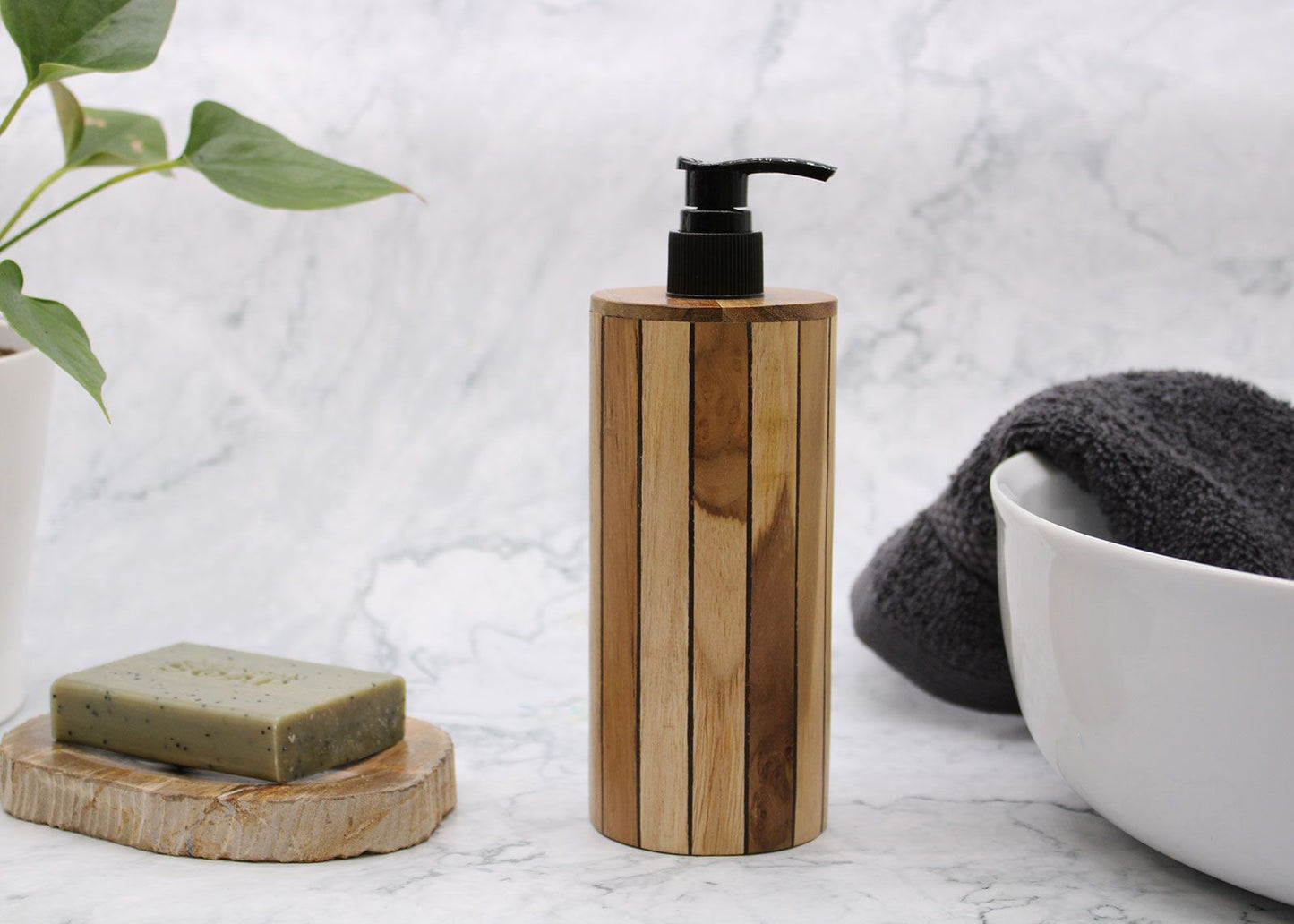 Seifenspender Rund aus Teakholz – Handgefertigtes Naturdesign