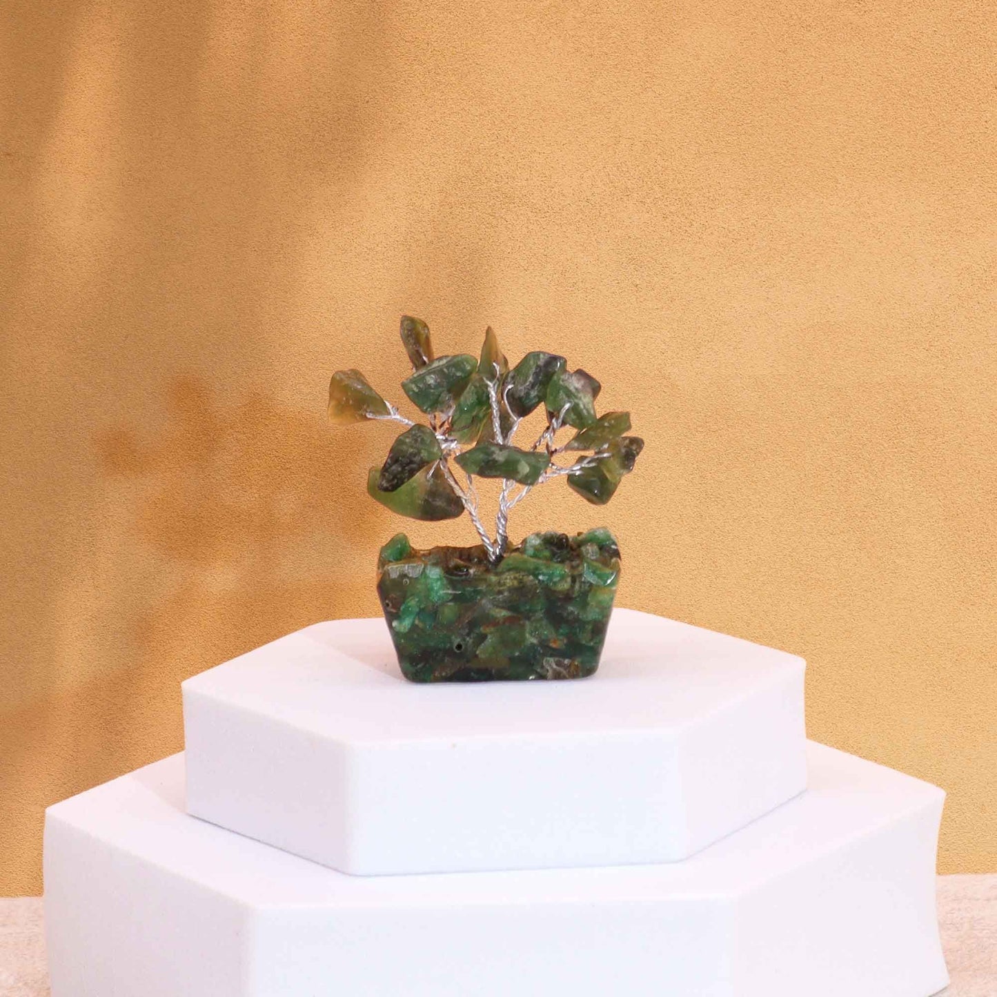 Mini-Edelsteinbaum aus Green Aventurin auf Orgonit-Basis (15 Steine)