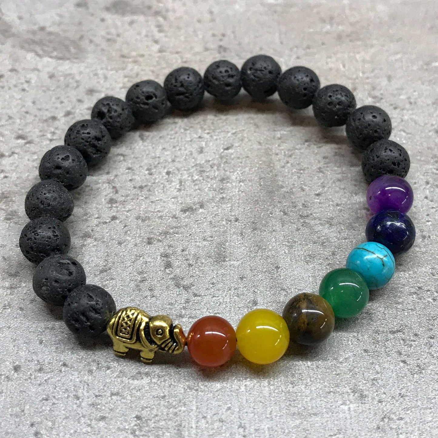 Elefanten-Chakra Armband aus Lavastein mit Edelstein-Akzent